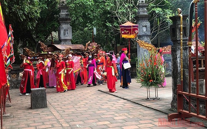 Festival en el templo dedicado al rey Le en la antigua captial Hoa Lu, en la provincia norteña vietnamita de Ninh Binh. 