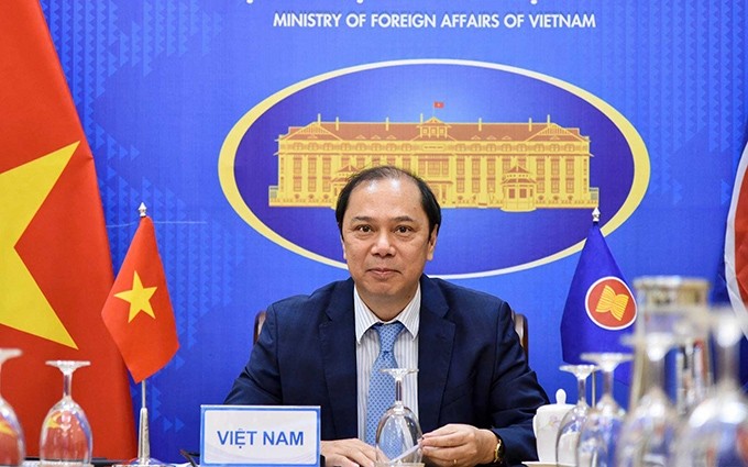 El vicecanciller de Vietnam Nguyen Quoc Dung en la reunión.