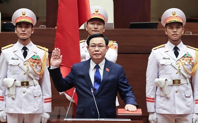 Vuong Dinh Hue, jura su cargo como presidente de la Asamblea Nacional de Vietnam de la XV legislatura. (Fotografía: VNA)