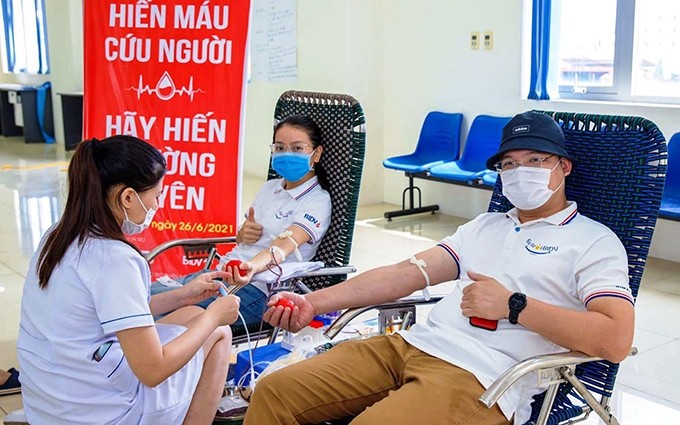 Donantes voluntarios se unen al programa "Recorrido Rojo" 2021 en la provincia de Thanh Hoa.