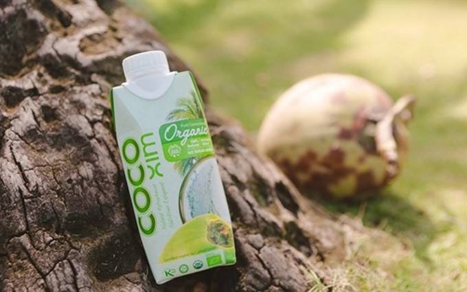 El agua de coco pura enlatada de Cocoxim. (Fotografía: Betrimex)