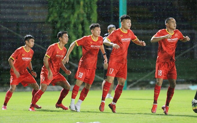 La selección de fútbol masculino sub-22 de Vietnam practica en el Centro de Entrenamiento de Fútbol Juvenil.