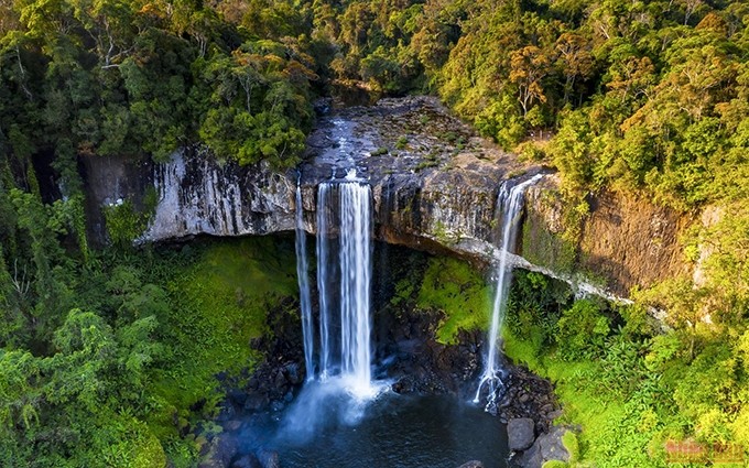 Apodada el “hada del bosque sagrado”, la cascada K50 se sitúa en la cabecera del río Con, distrito de Kbang, provincia de Gia Lai.
