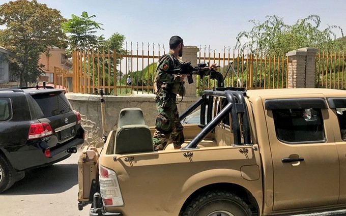 Un soldado afgano en un vehículo militar en la capital de Kabul, el 15 de agosto. (Fotografía: Reuters)