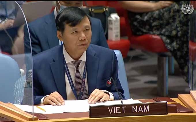 El embajador Dang Dinh Quy, jefe de la misión de Vietnam ante la ONU, interviene en la cita.