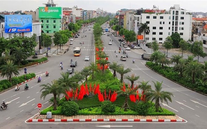 Varias calles y barrios de la capital Hanói se adornan con banderas, flores, pancartas, y carteles para celebrar el 75 Aniversario del Día Nacional de Vietnam. (Fotografía: VNA)