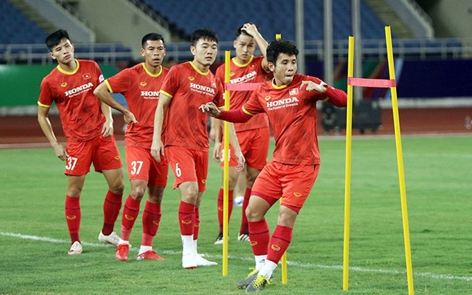 Jugadores vietnamitas en una sesión de práctica previa al choque con Australia. (Fotografía: Federación de Fútbol de Vietnam)