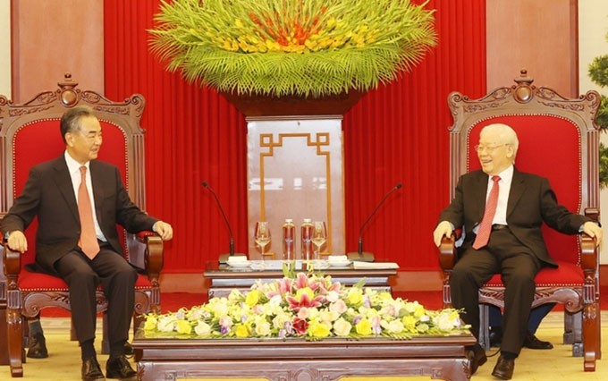 El secretario general del Partido Comunista de Vietnam, Nguyen Phu Trong, recibe al ministro de Relaciones Exteriores de China, Wang Yi. (Fotografía: VNA)