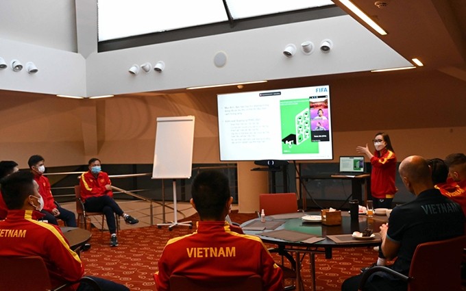 Selección vietnamita de fútbol sala se familiariza con la tecnología VS.