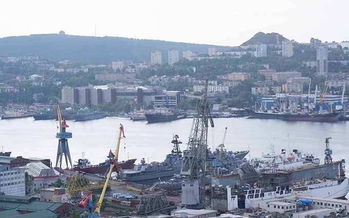 Un rincón del puerto de Vladivostok.