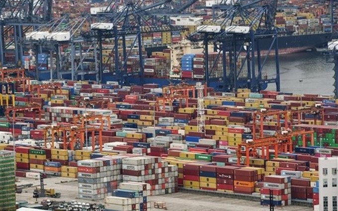 Los contenedores de carga en un puerto de Shenzhen, en la provincia china de Guangdong (Fuente: VNA/AFP)