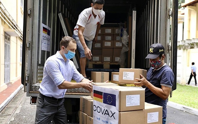 Llegan a Vietnam más de 850 dosis de vacuna donadas por Alemania.