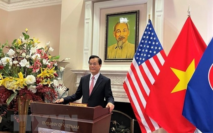 El embajador vietnamita en Washington, Ha Kim Ngoc, habla en el evento. (Fotografía: VNA)