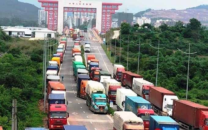 Congestión en la puerta fronteriza de Mong Cai (Quang Ninh) debido a las medidas de prevención antipandémica.