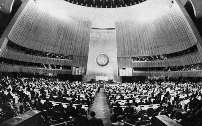 La apertura del 32 período de sesiones de la Asamblea General de la ONU, celebrada el 20 de septiembre de 1977 en Nueva York, Estados Unidos, aprobó la resolución del reconocimiento a Vietnam como miembro de esta mayor organización internacional. (Fotografía: VNA)