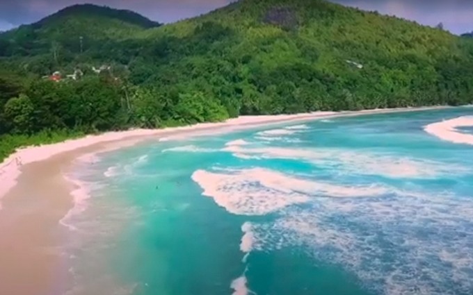 Una playa en Phu Quoc aparece en el video.