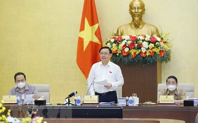 El presidente de la Asamblea Nacional, Vuong Dinh Hue, interviene en la cita. (Fotografía: VNA) 
