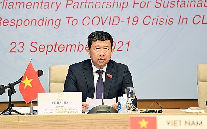 El jefe de la Comisión de Asuntos Exteriores de la Asamblea Nacional de Vietnam, Vu Hai Ha en el evento. (Fotografía: Nhan Dan)