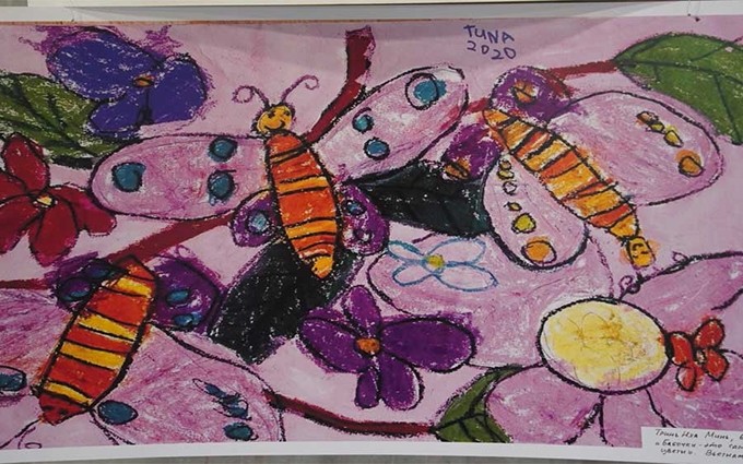La obra "Buom - Nhung bong hoa tu van dong" (Mariposas: flores que se mueven por sí solas) de Nha Minh.
