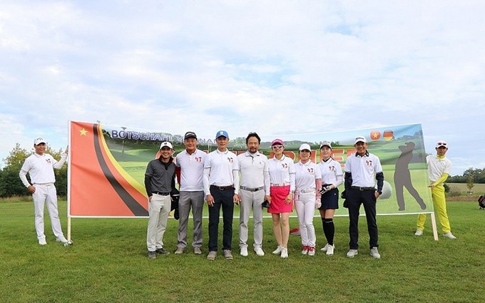 Vietnamitas en Alemania organizan el Torneo de Golf de Amistad. (Fotografía: VNA)
