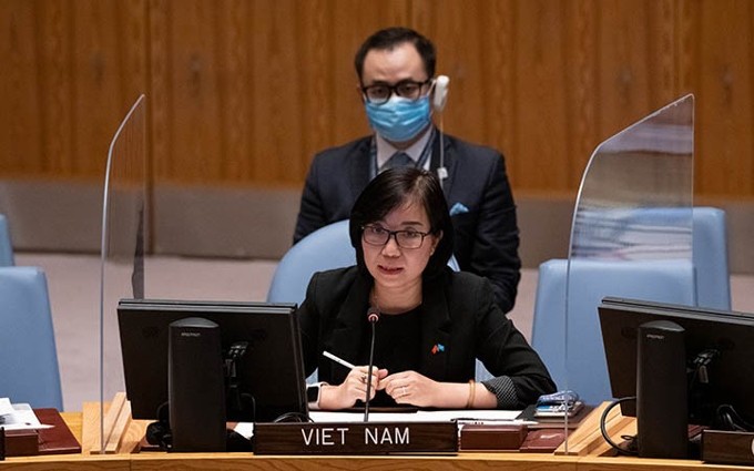 La ministra consejera Nguyen Phuong Tra en la reunión. (Fotografía: baoquocte.vn)