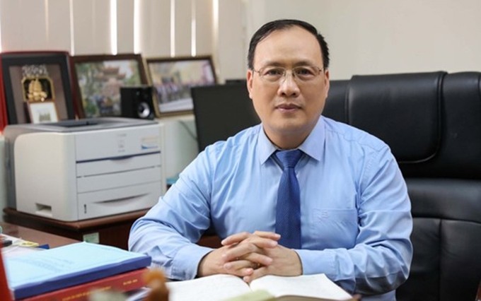 El profesor Nguyen Dinh Duc. (Fotografía: Universidad Nacional de Hanói)