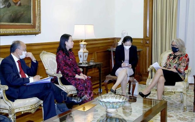 La vicepresidenta de Vietnam Vo Thi Anh Xuan sostuvo reunión con la subtitular de la Asamblea de la República de Portugal Edite Fatima. (Fotografía: VNA)