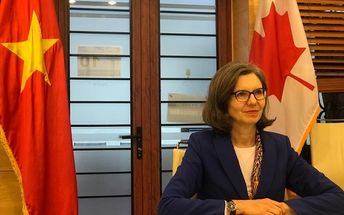 La embajadora de Canadá en Vietnam, Deborah Paul.