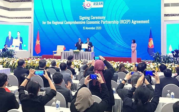 La rubrica del RCEP 15 de noviembre de 2020 en la 37 Cumbre de la Asean en Hanói.