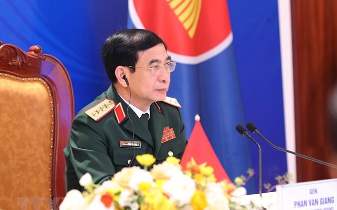 El ministro de Defensa de Vietnam, general Phan Van Giang, en el evento. (Fotografía: baoquocte.vn)