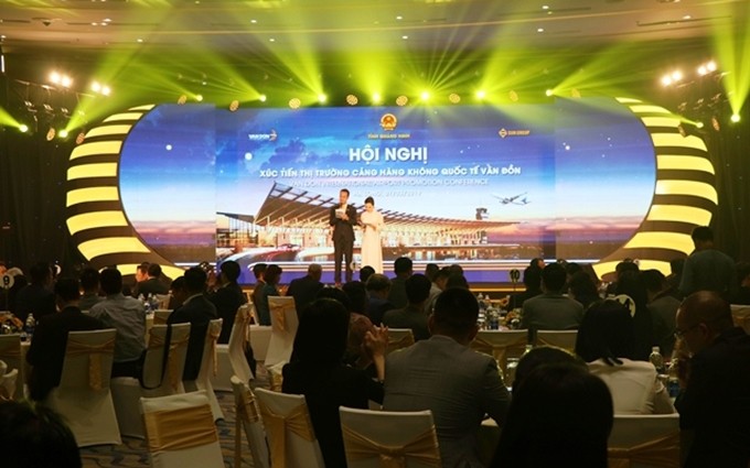 La conferencia de promoción de mercado para el aeropuerto internacional de Van Don, la provincia Quang Ninh.