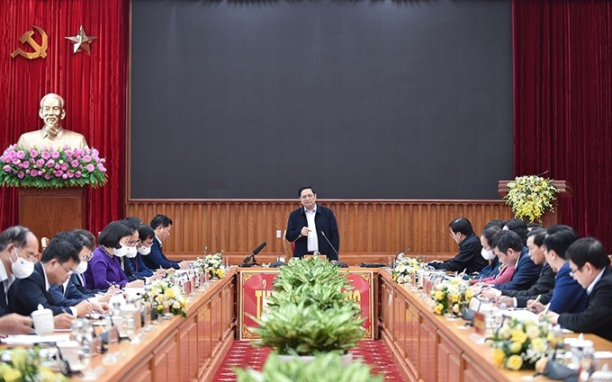  El primer ministro vietnamita, Pham Minh Chinh, se reunió con las autoridades de la provincia de Cao Bang. (Fotografía: VGP)
