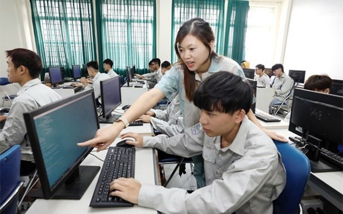 En un establecimiento de formación profesional (Foto: VNA)