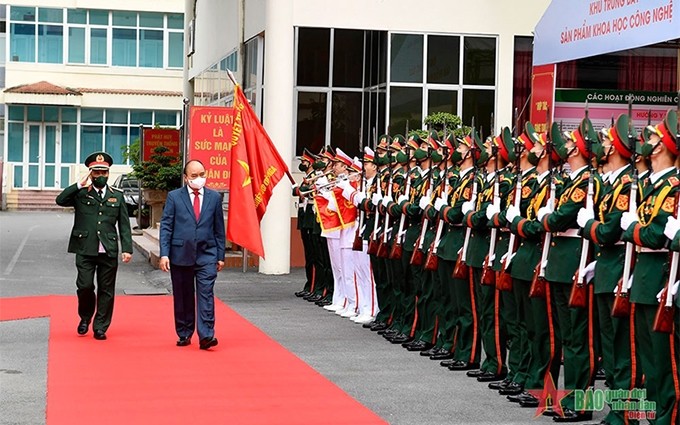El presidente vietnamita, Nguyen Xuan Phuc, visita el Centro Tropical Vietnam-Rusia.