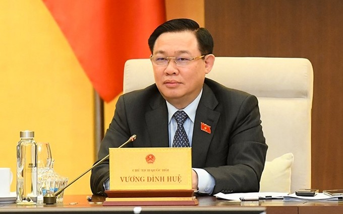 El presidente de la Asamblea Nacional de Vietnam, Vuong Dinh Hue, interviene en el evento (Fotografía: quochoi.vn)