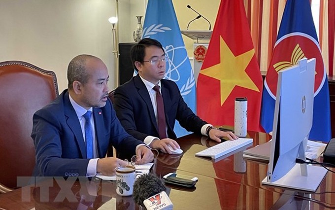 El embajador de Vietnam en Austria, Nguyen Trung Kien, interviene en el evento. (Fotografía: VNA)