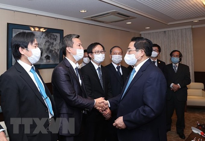 El primer ministro de Vietnam, Pham Minh Chinh, se reúne con los intelectuales vietnamitas en Japón. (Fotografía: VNA)