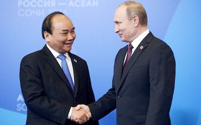 El presidente vietnamita, Nguyen Xuan Phuc, (entonces primer ministro de Vietnam) y el presidente ruso, Vladimir Putin, en la Cumbre Rusia-Asean en 2016. (Fotografía: Getty)