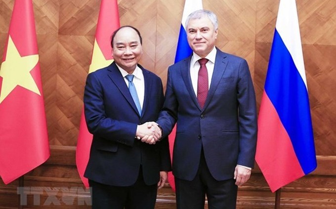 El presidente de Vietnam, Nguyen Xuan Phuc, y el titular de la Duma Estatal de Rusia, Vyacheslav Volodin (Fotografía: VNA)