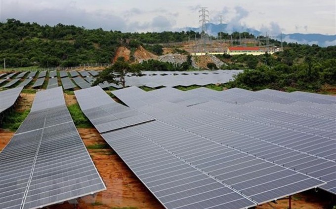 Un rincón de una planta de energía solar en Ninh Thuan. (Fotografía: VNA)