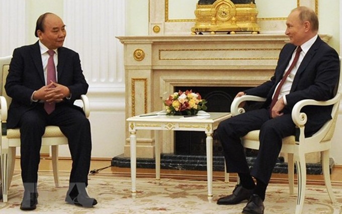 El presidente de Vietnam, Nguyen Xuan Phuc (izquierda), y el presidente de Rusia, Vladimir Putin. (Fotografía: VNA)