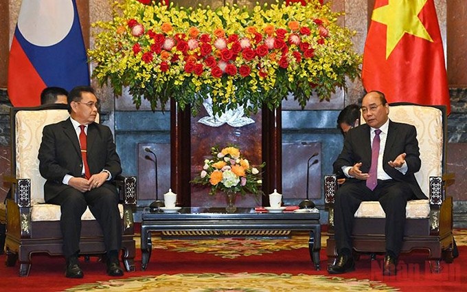 El presidente de Vietnam, Nguyen Xuan Phuc se reunió con el presidente de la Asamblea Nacional de Laos, Saysomphone Phomvihane. (Fotografía: Nhan Dan)