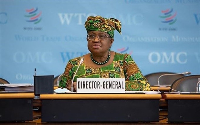 Según la directora general de la OMC, Okonjo Iweala, el acuerdo recién alcanzado reducirá los costos relacionados con el comercio de servicios en hasta 150 mil millones de dólares al año. (Fotografía: THX / VNA)