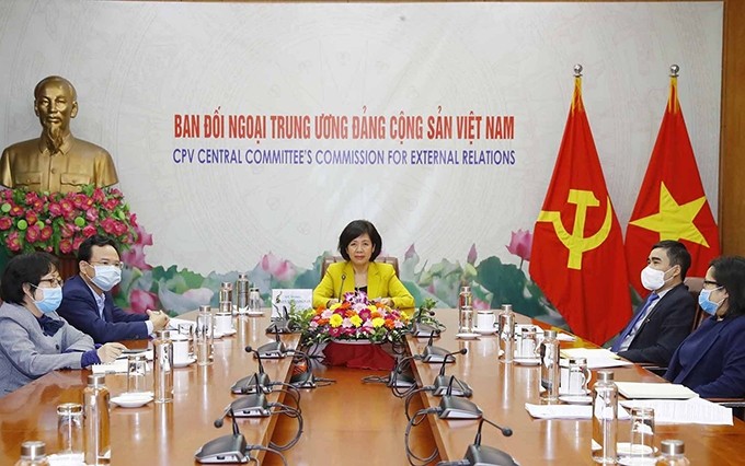 Nguyen Thi Hoang Van, subjefa de la Comisión de Relaciones Exteriores del Comité Central del Partido Comunista de Vietnam participa en la cita (Fotografía: VNA)