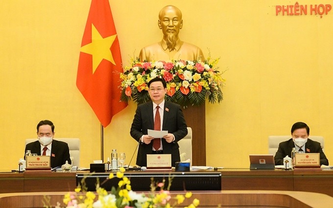 El presidente de la Asamblea Nacional, Vuong Dinh Hue, interviene en el evento (Fotografía: quochoi.vn)