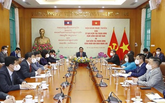 Tran Cam Tu, jefe de la Comisión de Control Disciplinario del Comité Central del Partido Comunista de Vietnam, asiste al encuentro en forma virtual (Fotografía: VNA)