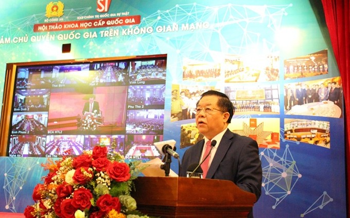 Nguyen Trong Nghia, secretario del Comité Central del Partido Comunista de Vietnam y jefe de su Comisión de Comunicación y Educación habla en el evento. (Fotografía: Nhan Dan)