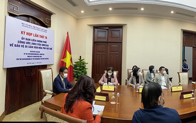 Representantes del Ministerio de Cultura, Deportes y Turismo de Vietnam asisten a la ceremonia de apertura. (Fotografía: Nhan Dan)