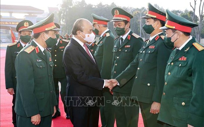 El presidente de Vietnam, Nguyen Xuan Phuc, visita el Comando de la Región Militar IV (Fotografía: VNA)
