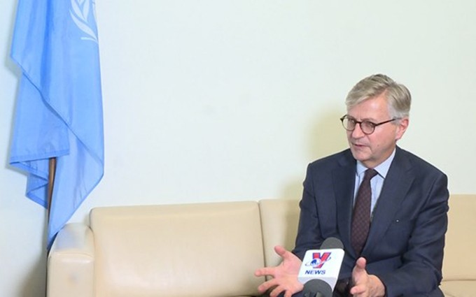 El secretario general adjunto de la ONU Jean-Pierre Lacroix en la entrevista. (Fotografía: VNA)